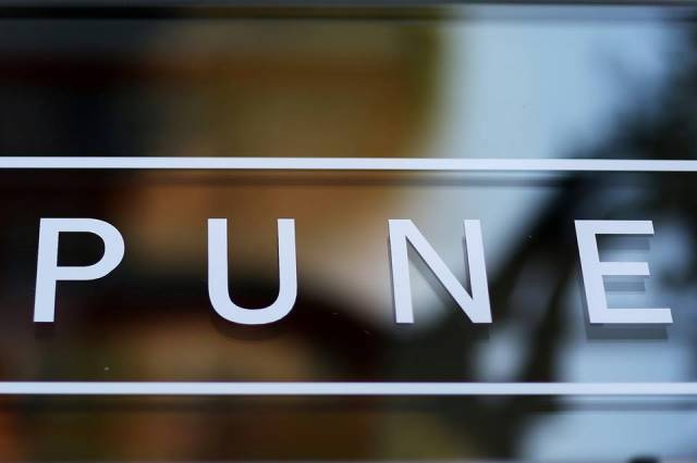 Punesimi i shqiptareve, rriten sherbimet dhe industria